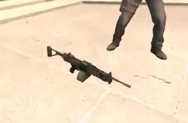 PUBG玩家自制高科技 能當車開的M249