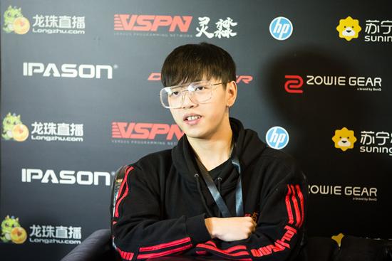 LKP賽后群訪：OMG直言中外差距很大